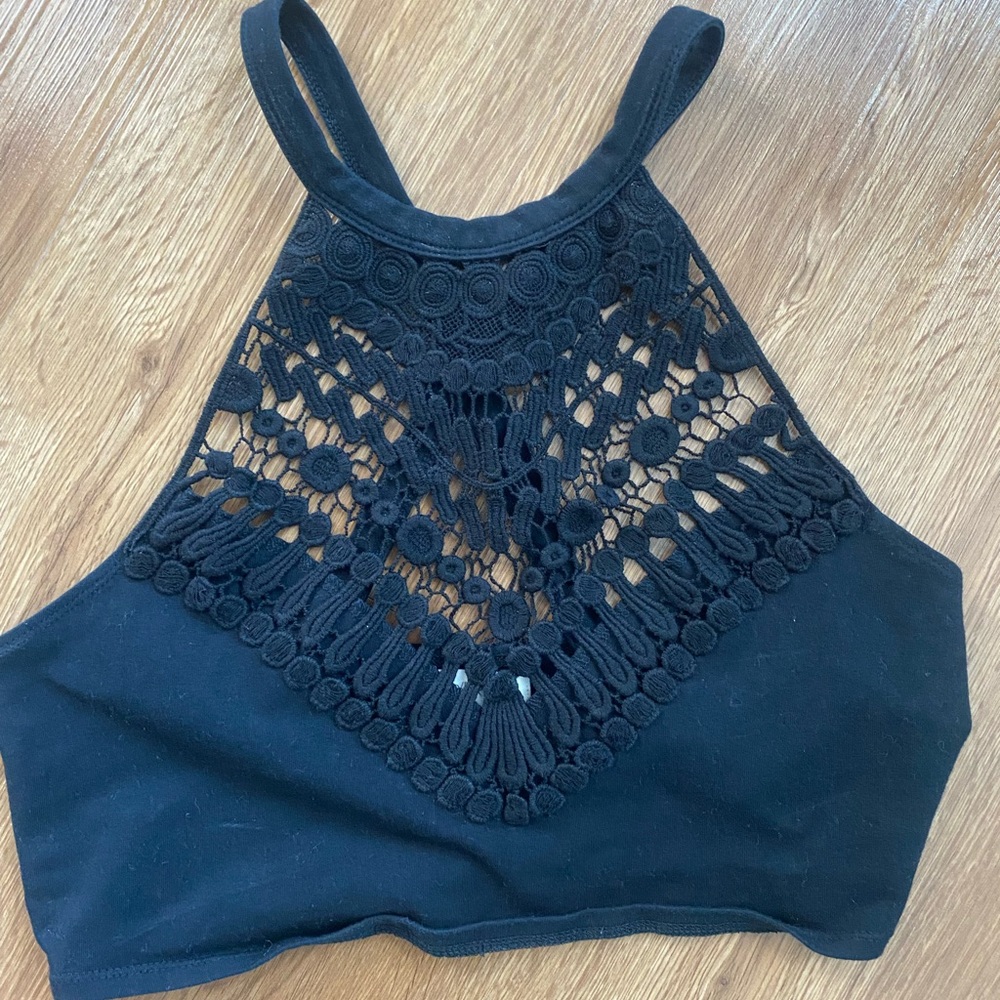 Crop top with boho-like design